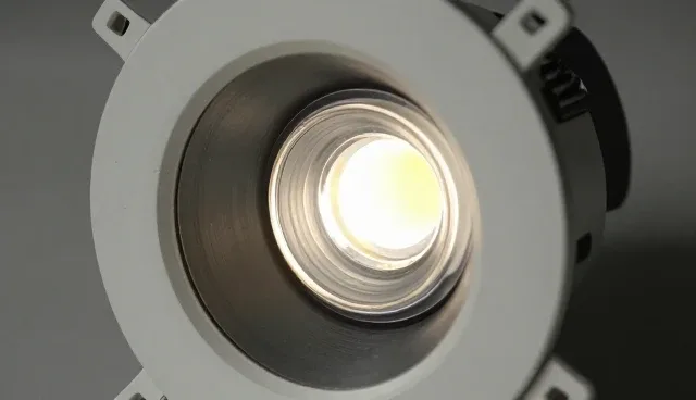LED灯具性能优化:散热设计与光效提升的取舍